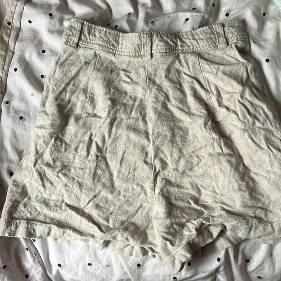 Small beige khakis shorts - Picture 4 of 5